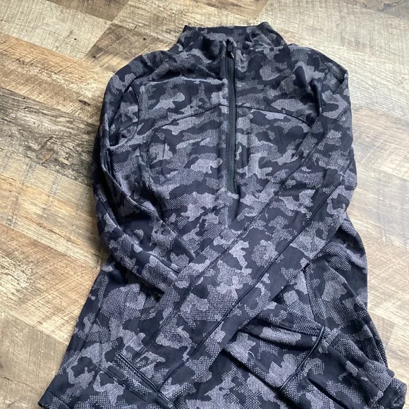 Quarter zip up and jogger pants combo.Both have functional pockets - Picture 2 of 6